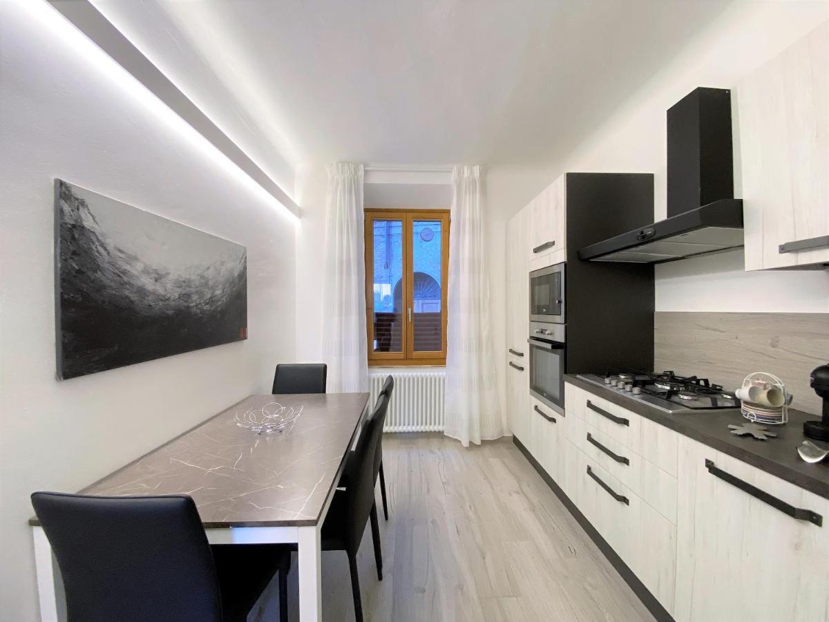 Casa Stella- A Due Passi Dal Corso Di Siena Διαμέρισμα Εξωτερικό φωτογραφία