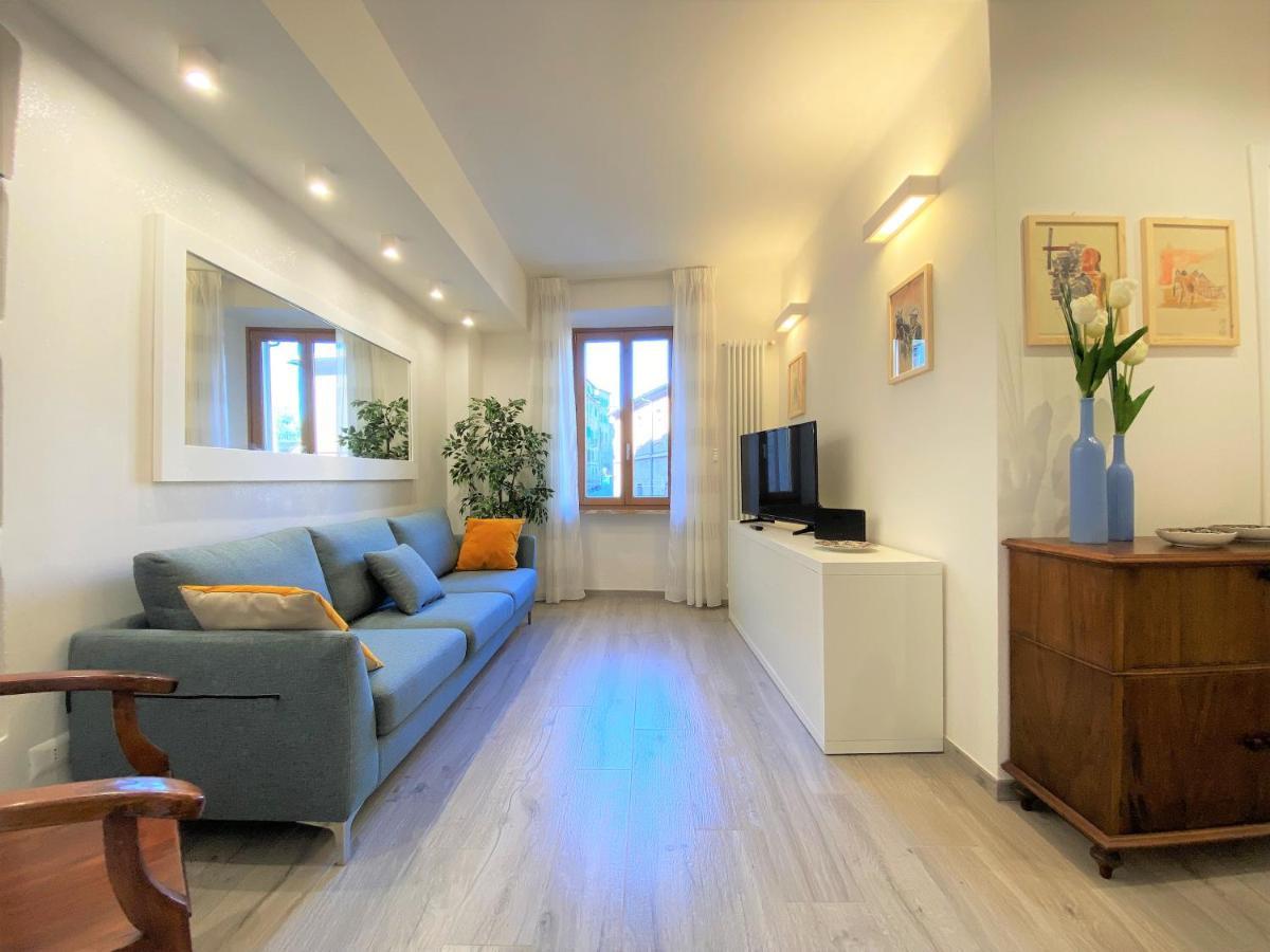 Casa Stella- A Due Passi Dal Corso Di Siena Διαμέρισμα Εξωτερικό φωτογραφία