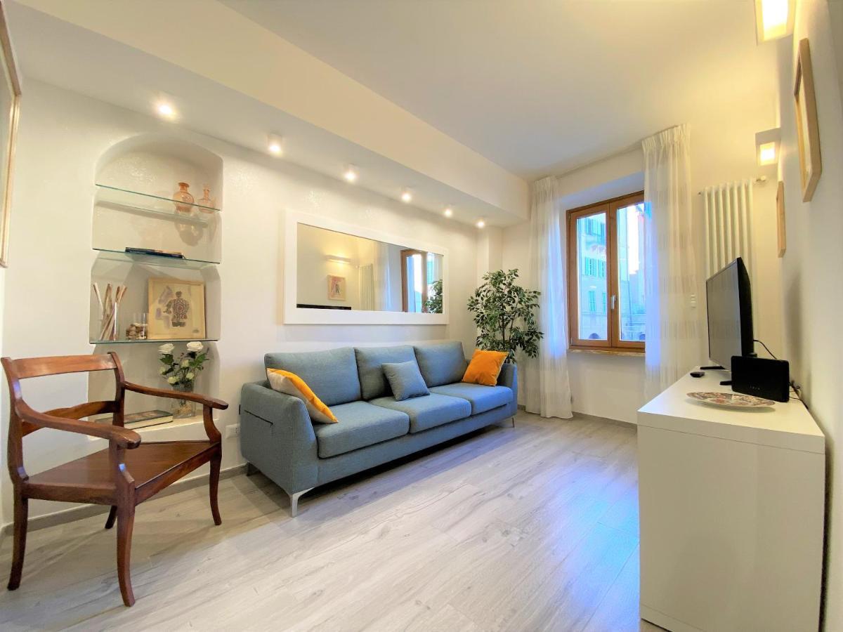 Casa Stella- A Due Passi Dal Corso Di Siena Διαμέρισμα Εξωτερικό φωτογραφία