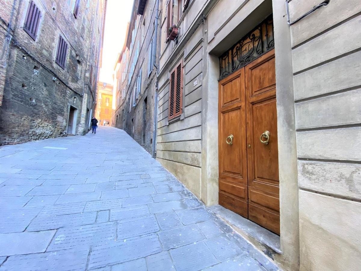 Casa Stella- A Due Passi Dal Corso Di Siena Διαμέρισμα Εξωτερικό φωτογραφία